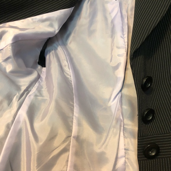 Tahari women’s business suit  Size 2 - Picture 5 of 6